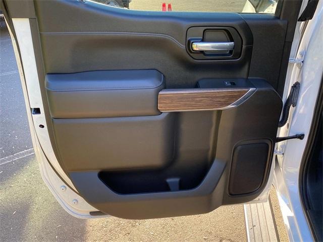 Photo of 2021 Iridescent Pearl Tricoat Chevrolet Silverado 1500