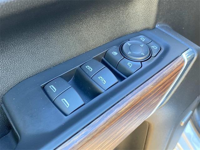 Photo of 2021 Iridescent Pearl Tricoat Chevrolet Silverado 1500