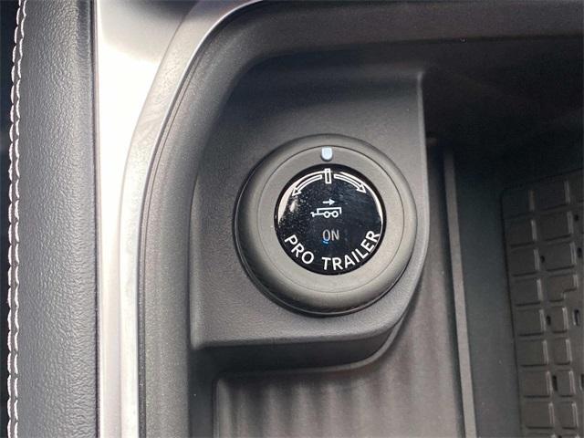Photo of 2025 White Metallic Ford Expedition