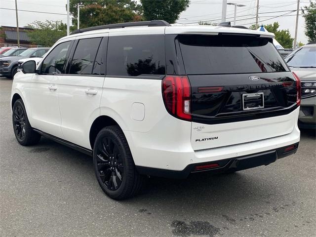 Photo of 2025 White Metallic Ford Expedition