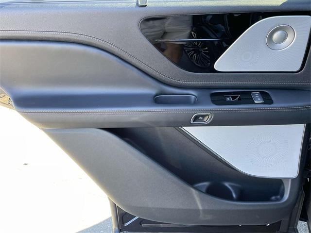 Photo of 2025 Black Metallic Lincoln Aviator