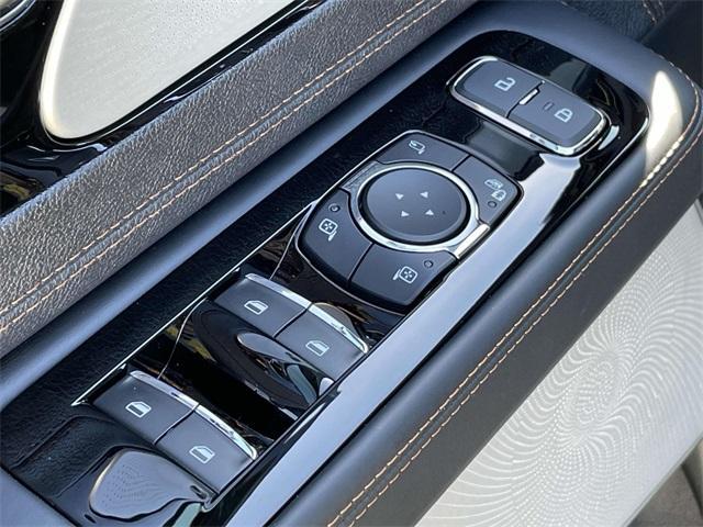 Photo of 2025 Black Metallic Lincoln Aviator