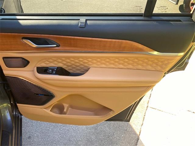 Photo of 2023 Metallic Jeep Grand Cherokee L
