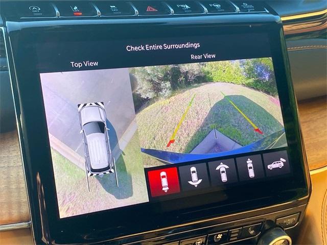 Photo of 2023 Metallic Jeep Grand Cherokee L