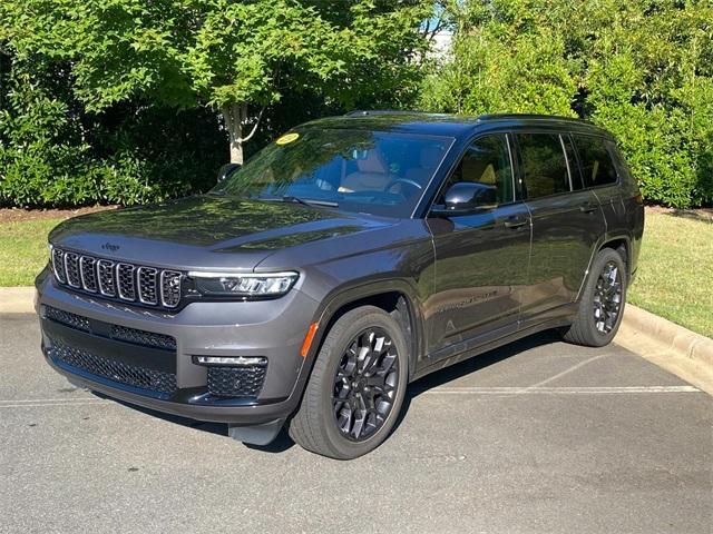 Photo of 2023 Metallic Jeep Grand Cherokee L