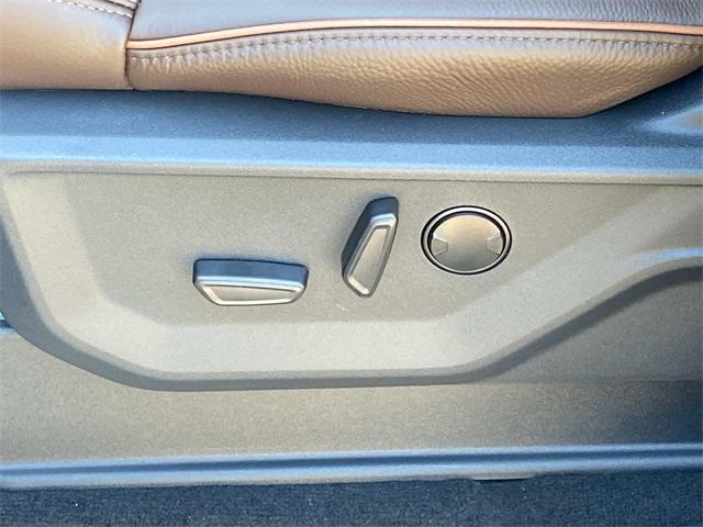 Photo of 2025 Gray Metallic Ford Expedition