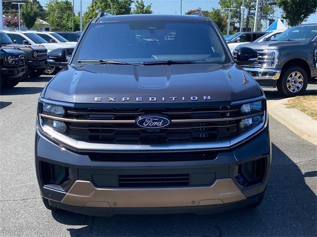 Photo of 2025 Gray Metallic Ford Expedition