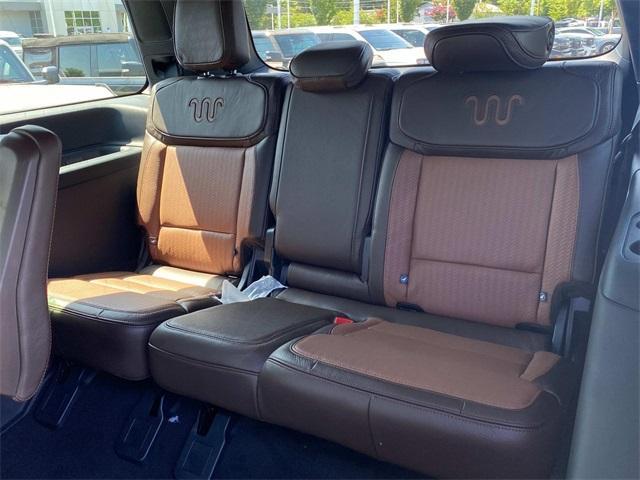 Photo of 2025 Gray Metallic Ford Expedition