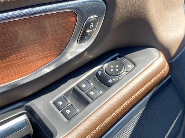 Photo of 2025 Gray Metallic Ford Expedition