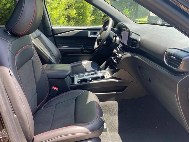 Photo of 2023 Agate Black Metallic Ford Explorer
