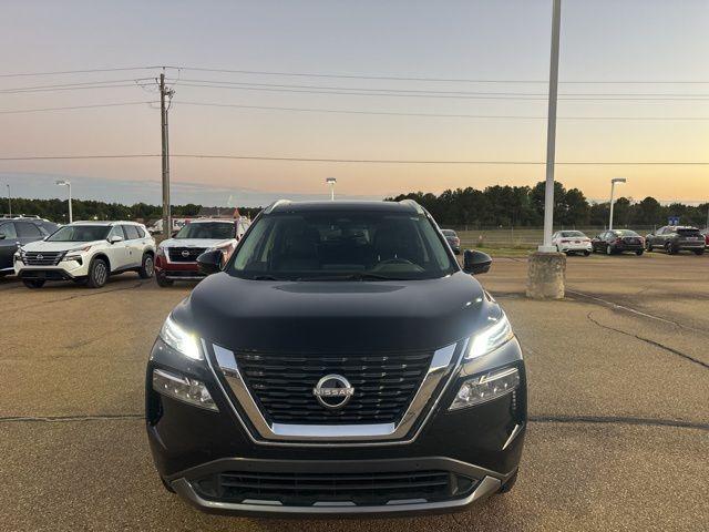 Photo of 2023 Super Black Nissan Rogue