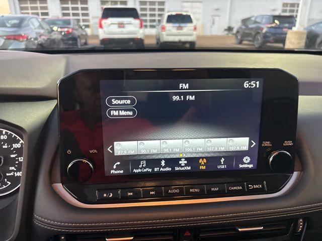 Photo of 2023 Super Black Nissan Rogue