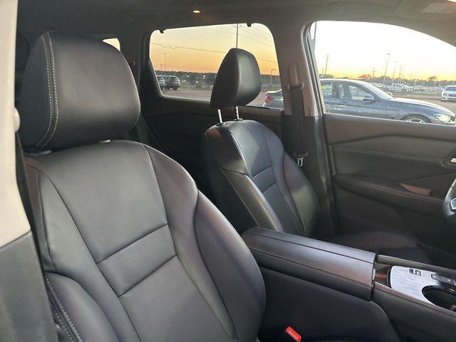 Photo of 2023 Super Black Nissan Rogue