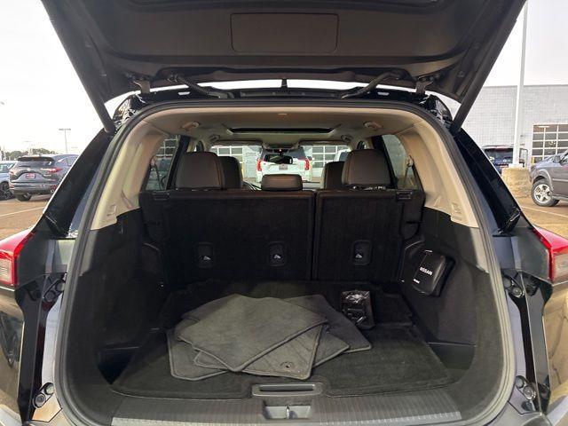 Photo of 2023 Super Black Nissan Rogue