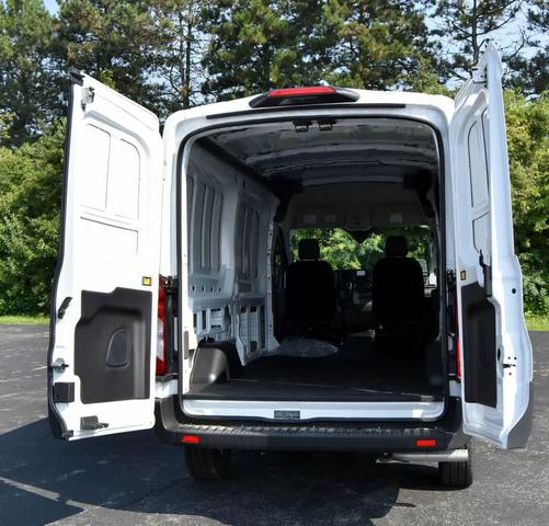 Photo of 2025 Oxford White Ford Transit-250