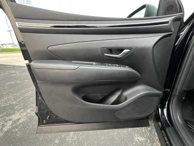 Photo of 2024 Black Pearl Hyundai TUCSON Hybrid