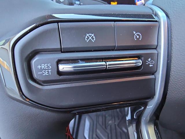 Photo of 2025 Summit White Chevrolet Colorado