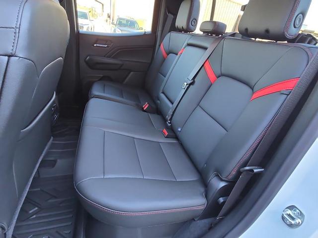 Photo of 2025 Summit White Chevrolet Colorado
