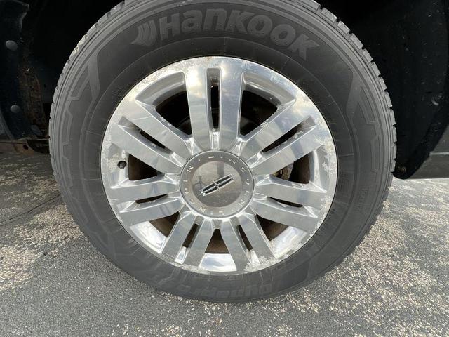 Photo of 2013 Tuxedo Black Metallic Lincoln Navigator