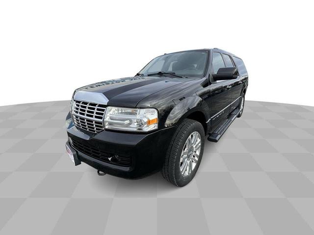 Photo of 2013 Tuxedo Black Metallic Lincoln Navigator