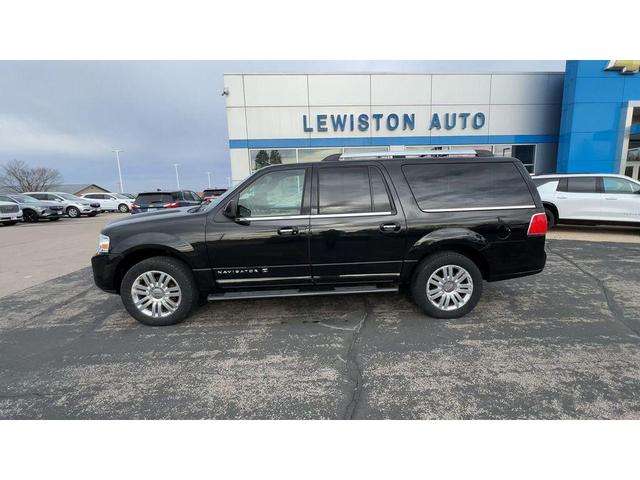 Photo of 2013 Tuxedo Black Metallic Lincoln Navigator