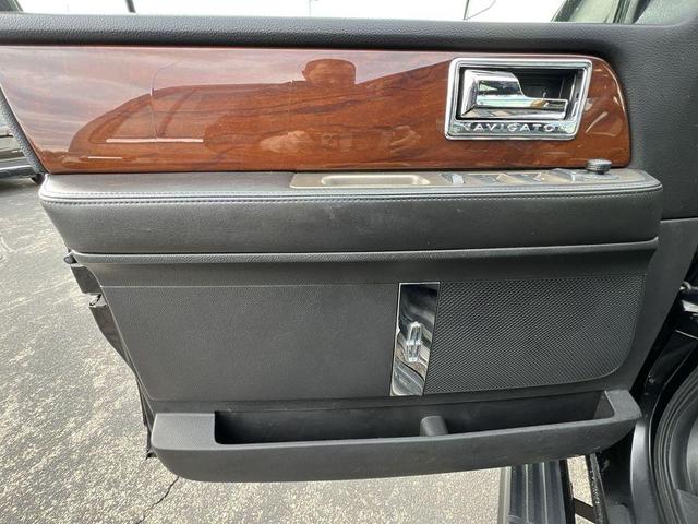 Photo of 2013 Tuxedo Black Metallic Lincoln Navigator