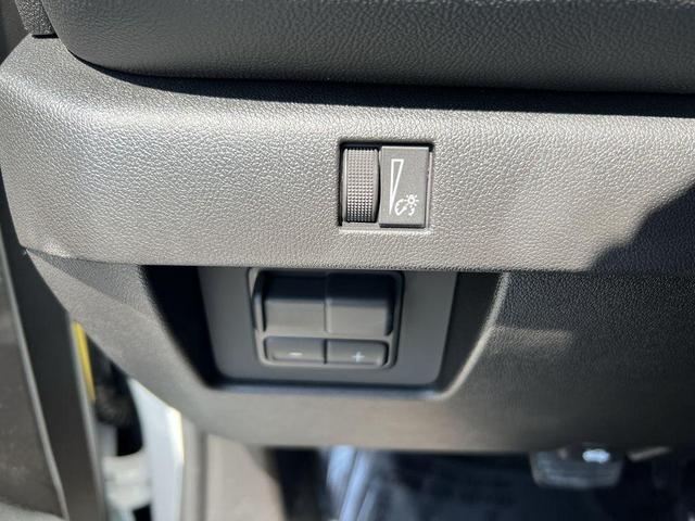 Photo of 2025 Summit White Chevrolet Colorado