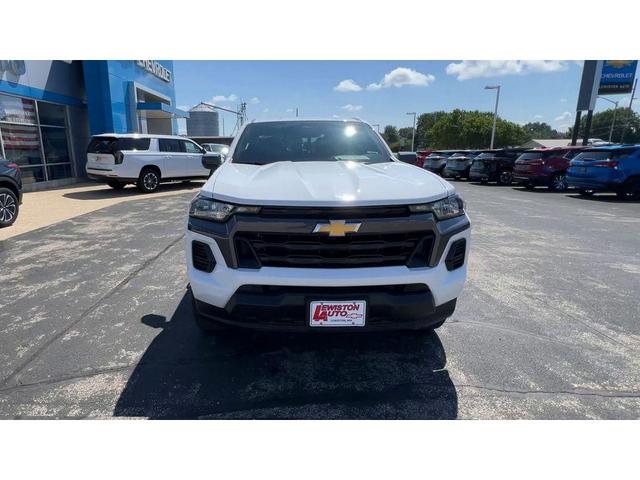 Photo of 2025 Summit White Chevrolet Colorado