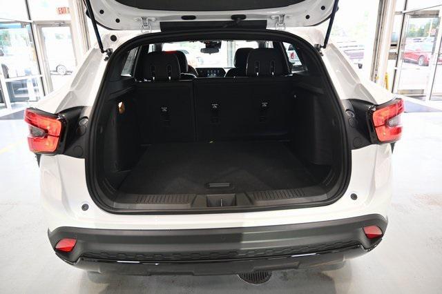 Photo of 2025 Summit White Chevrolet Trax