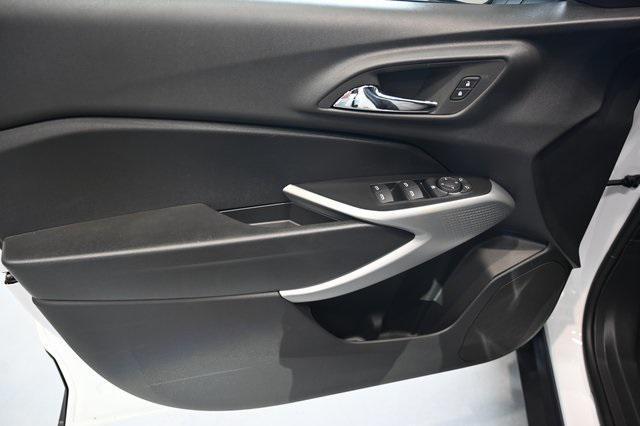 Photo of 2025 Summit White Chevrolet Trax
