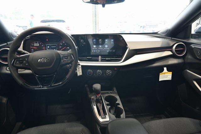 Photo of 2025 Summit White Chevrolet Trax