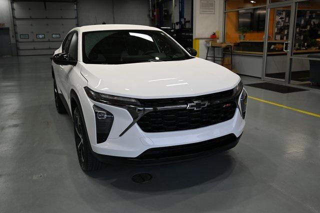 Photo of 2024 Summit White Chevrolet Trax