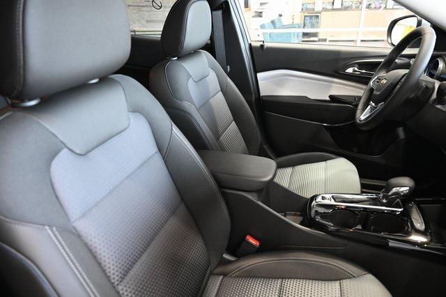 Photo of 2025 Sterling Gray Metallic Chevrolet Trax