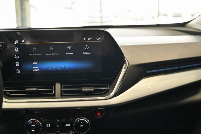 Photo of 2025 Summit White Chevrolet Trax