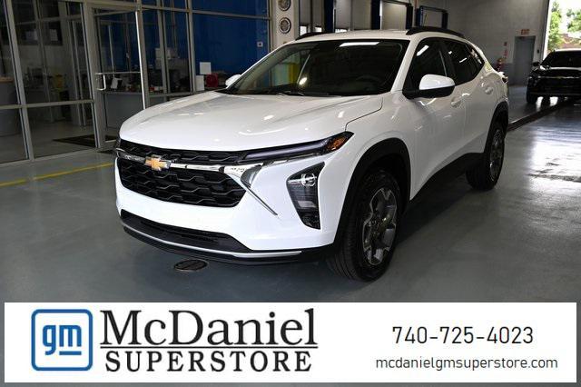 Photo of 2025 Summit White Chevrolet Trax