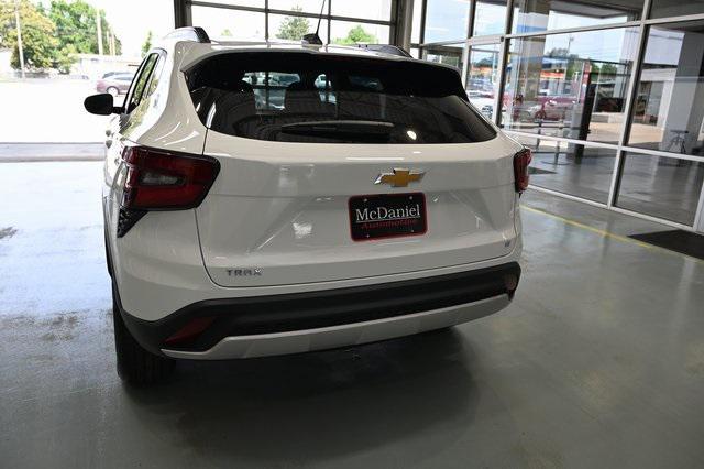 Photo of 2025 Summit White Chevrolet Trax