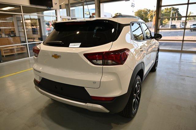 Photo of 2026 Summit White Chevrolet Trailblazer