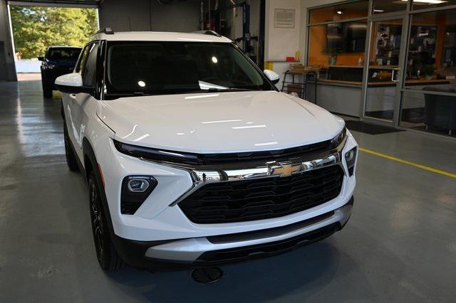 Photo of 2026 Summit White Chevrolet Trailblazer