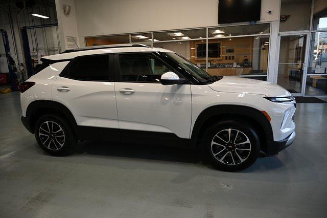 Photo of 2026 Summit White Chevrolet Trailblazer