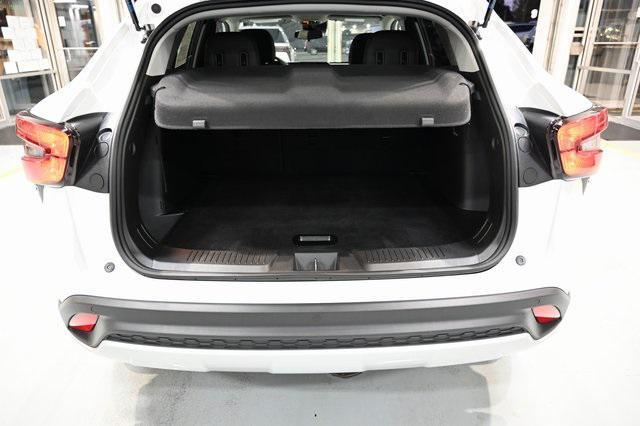 Photo of 2025 Summit White Chevrolet Trax