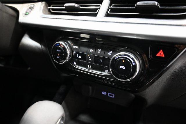 Photo of 2025 Summit White Chevrolet Trax