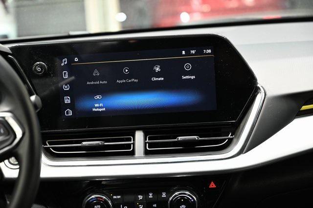 Photo of 2025 Summit White Chevrolet Trax