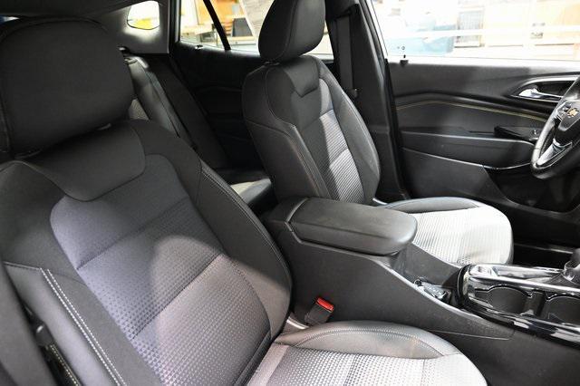 Photo of 2025 Summit White Chevrolet Trax
