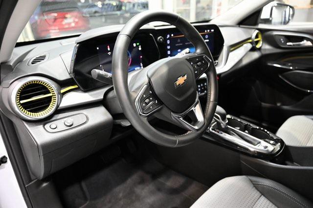 Photo of 2025 Summit White Chevrolet Trax