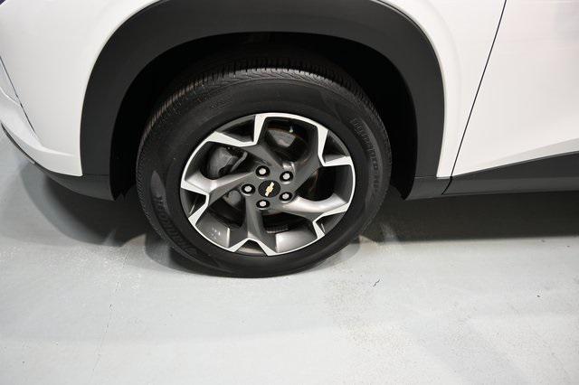 Photo of 2025 Summit White Chevrolet Trax