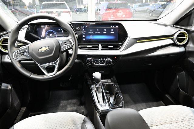 Photo of 2025 Summit White Chevrolet Trax