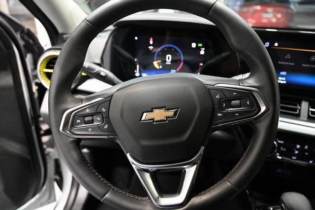 Photo of 2025 Summit White Chevrolet Trax