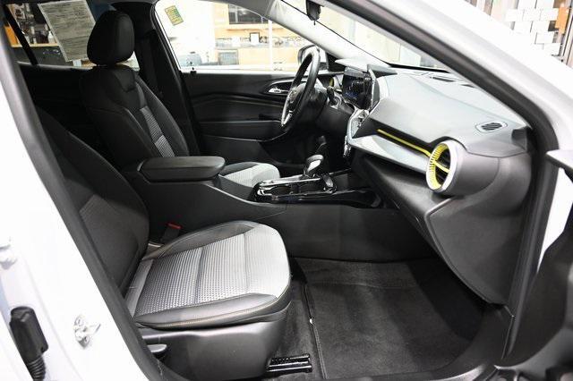 Photo of 2025 Summit White Chevrolet Trax