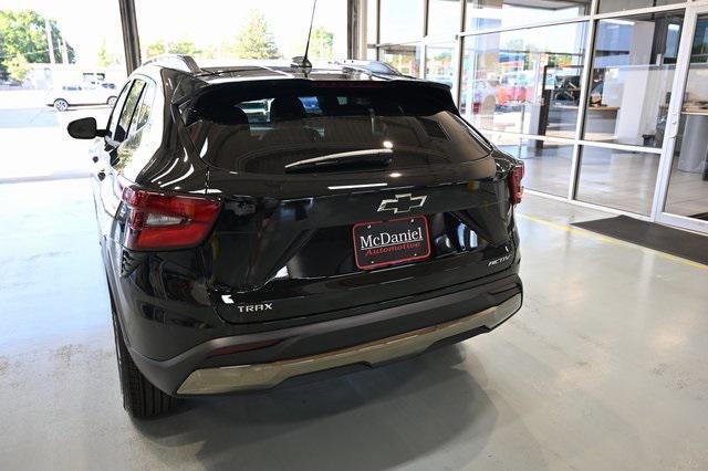 Photo of 2025 Mosaic Black Metallic Chevrolet Trax