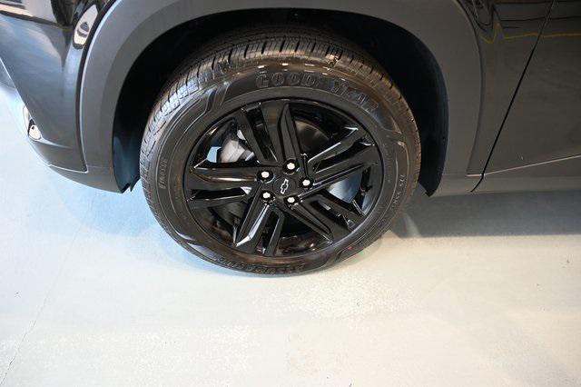 Photo of 2025 Mosaic Black Metallic Chevrolet Trax